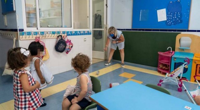 Blanca busca ganar dos escuelas infantiles y pide declarar su Semana Santa de interés turístico