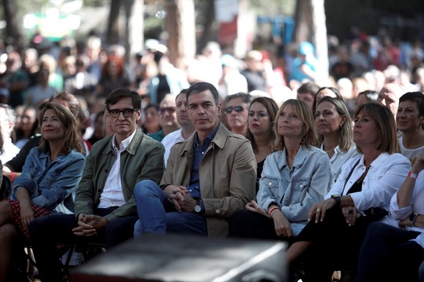 Sánchez acusa a Feijóo de alentar el transfuguismo y cree que el PP 