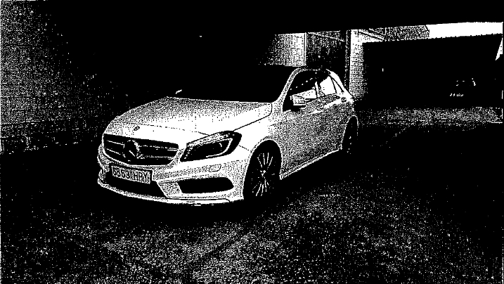 Fotografía del Mercedes de la familia Rus incluida en el sumario. VP - 