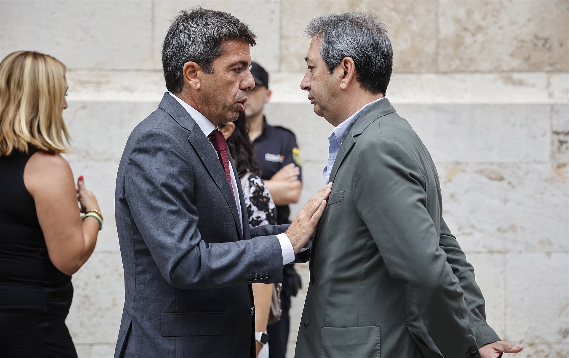 El presidente, Carlos Mazón, y el vicepresidente, Vicente Barrera. Foto: EP/Rober Solsona - 