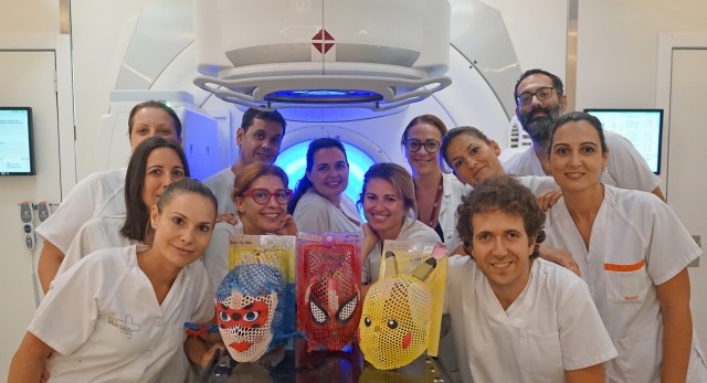 La Arrixaca personaliza las máscaras termoplásticas para humanizar a los niños con cáncer