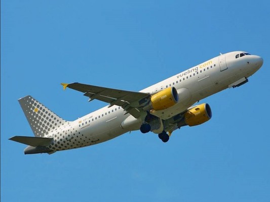 Vueling pacta un convenio hasta 2025 con tripulantes de cabina y personal de oficinas