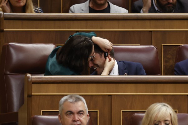 Me dicen por el pinganillo que se rompe España