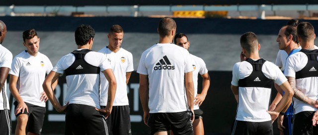 Ryan se ejercita al margen y Santi Mina se ausenta por un golpe en el pie