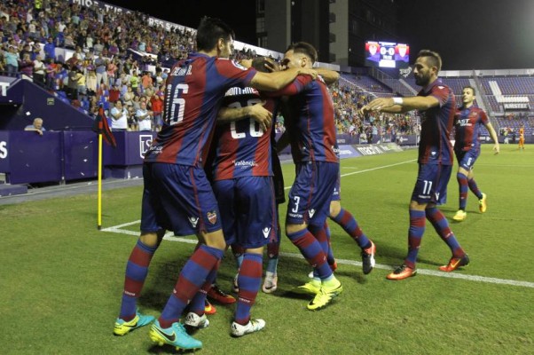 El Levante quiere mantener el liderato en el duelo regional ante el Elche