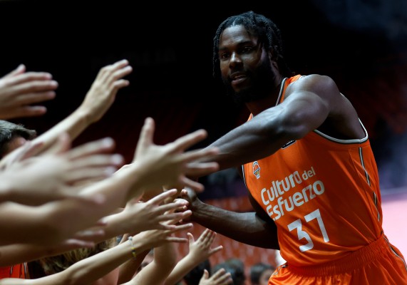 El Valencia estrena ante el Girona el renovado proyecto de Mumbrú con un perfil más físico