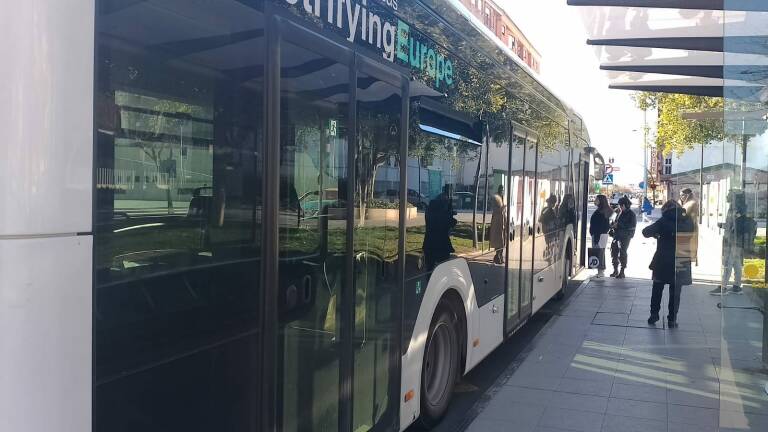 El primer megacontrato de Carrasco: renovar el transporte público con autobuses eléctricos