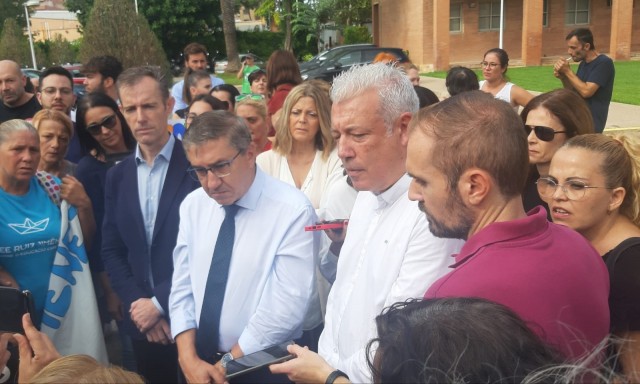 Las AMPA protestan por la falta de soluciones al transporte escolar en doce centros