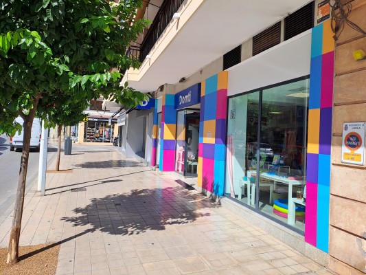 La valenciana Miscota desembarca en Xàbia con una tienda en el centro de 200 metros

