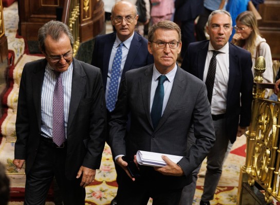 Feijóo no descarta recurrir al TC el uso de las lenguas cooficiales en el Congreso