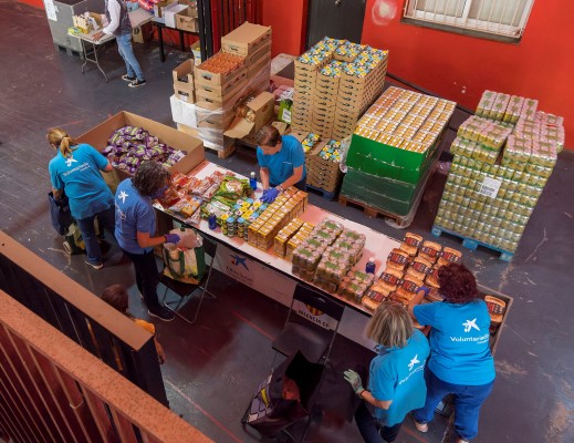 Fundación La Caixa y CaixaBank recogen 130.500 euros en la Comunitat en su campaña 'Ningún hogar sin alimentos'