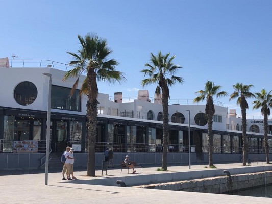 La gestora del paseo de Levante del Puerto renueva el 40% de su oferta hostelera y encaja más oficinas