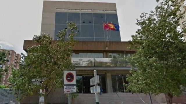 Sindicalistas de Sterm se encierran en la Consejería para protestar por todos los problemas del inicio de curso 