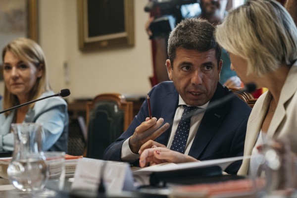 El recorte de asesores que planea Mazón exprimirá a los consellers y sus equipos