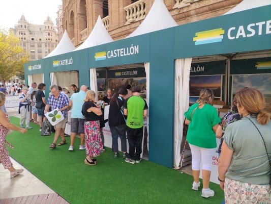 Casi 700 personas se interesan en el Street Market de València por la oferta turística de Castelló