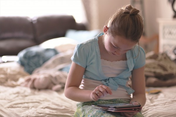 Una mayor exposición frente a las pantallas en la primera infancia afecta al desarrollo posterior
