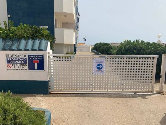 Urbanismo espera 'desatascar' el problema de accesos a la playa en la zona de las Sirenas en los próximos días