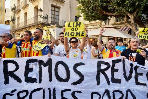 Los colectivos de oposición a Lim reclaman a los políticos una posición 