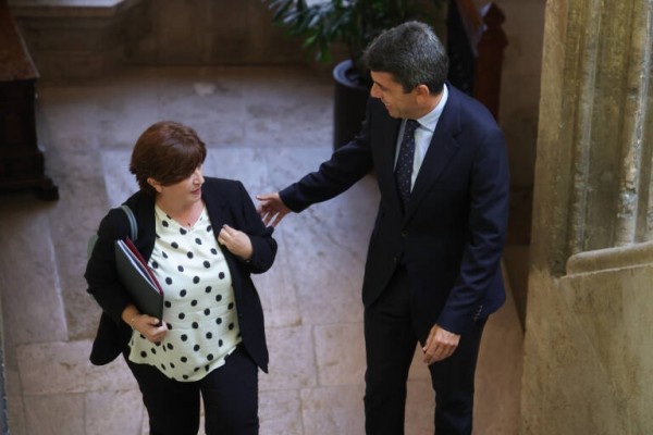 Cinco razones por las que la estrategia de Mazón con el valenciano es arriesgada