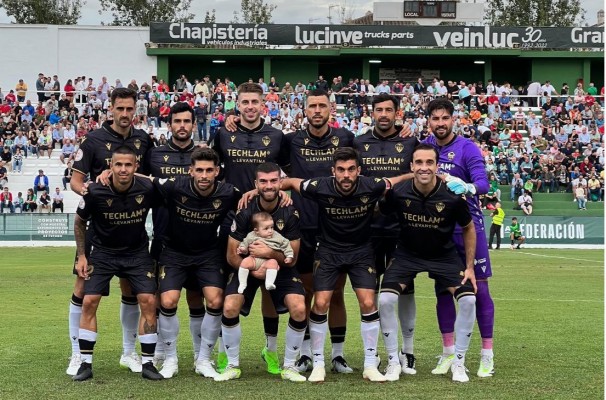 Schreuder mantiene la base de la pasada temporada en el 'once' inicial del Castellón