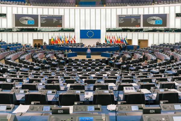 Bruselas recomienda a España reforzar su administración para absorber todos los fondos
