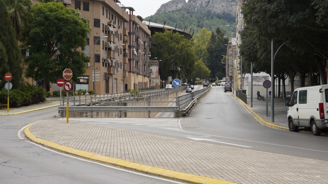 Empiezan las obras de renovación del asfalto de más de 20 calles y caminos de Xàtiva