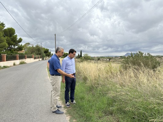 San Vicente reanuda el servicio de desbroces con un plan de actuación que comenzará en otoño 

