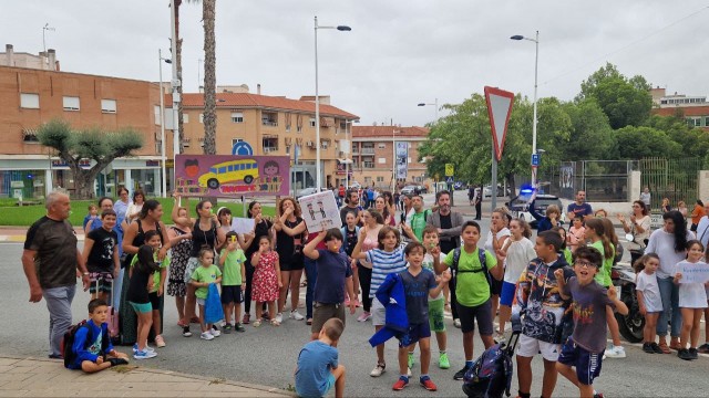 La oposición exige al Gobierno regional que acelere las negociaciones con el transporte escolar