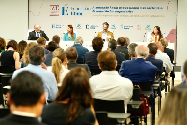 Equilibrio, respeto y largo plazo definen a la empresa sostenible, según AVE y Étnor

