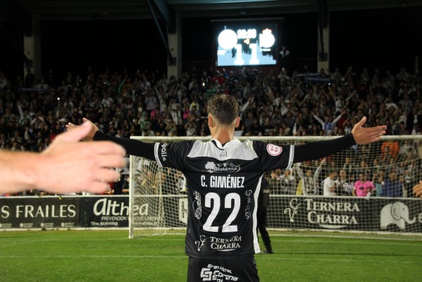 Carlos Giménez se hace grande en Salamanca