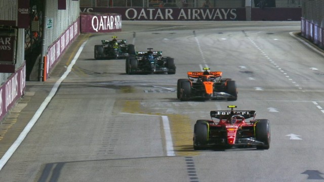 Carlos Sainz gana en Singapur, donde Alonso es decimoquinto en el Mundial de Fórmula 1 