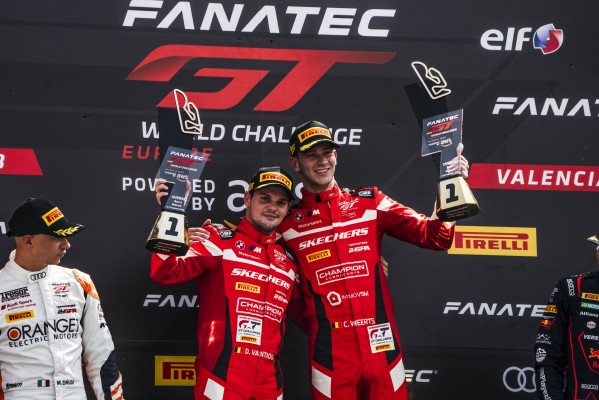 Victoria de Vanthoor y Weerts con Albert Costa en el podio en la segunda carrera del GT World Challenge