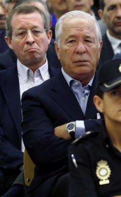 Blesa esgrime el recibo que muestra que ha saldado la deuda de su tarjeta black el primer día del juicio