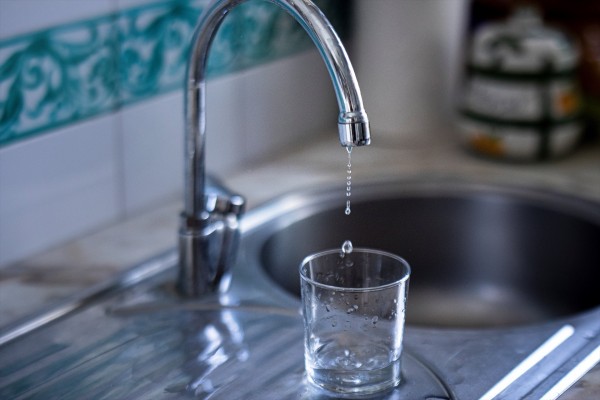 Socialistas instan a Catalá a exigir al Consell que se haga cargo del recibo extra del agua