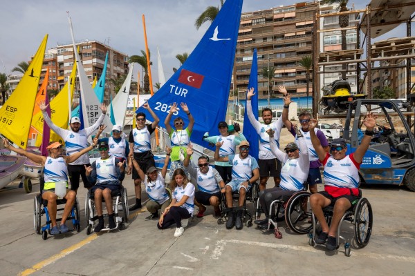 Aina Gelpí lidera el I Open Internacional Trofeo Diputación de Alicante, Inclusive Sailing