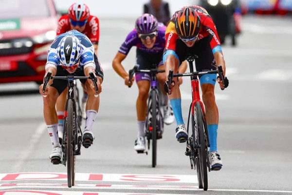 Wout Poels se impone en Guadarrama y Kuss es el virtual ganador de la Vuelta
