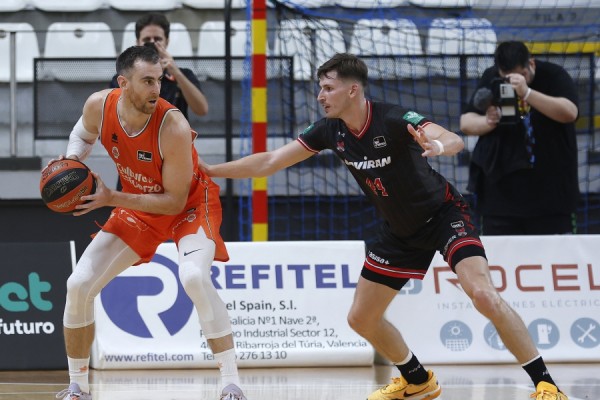 Valencia Basket cierra la pretemporada con una derrota ante Covirán Granada en Llíria