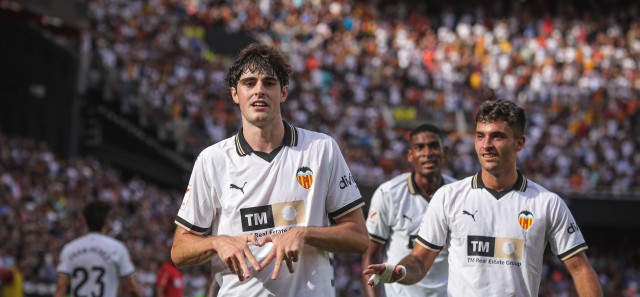 Mestalla disfruta con Javi Guerra
