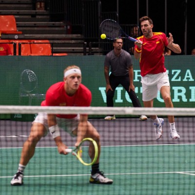 España pierde también el dobles en una jornada aciaga
