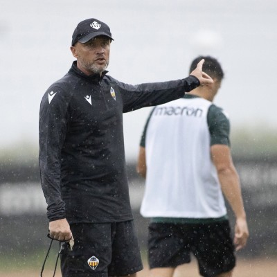 Dick descarta rotaciones para el partido en Antequera