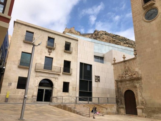 Alicante celebra el Día del Alzhéimer con actividades sobre arte y enfermedad en el MACA 