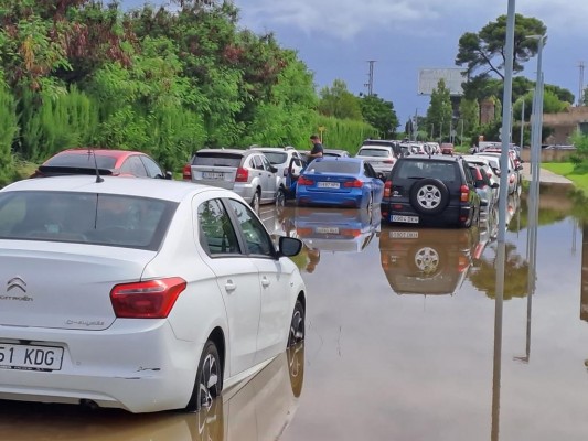 La lluvia provoca goteras e inundaciones y deja sin servicio a los ascensores del Hospital de Dénia 