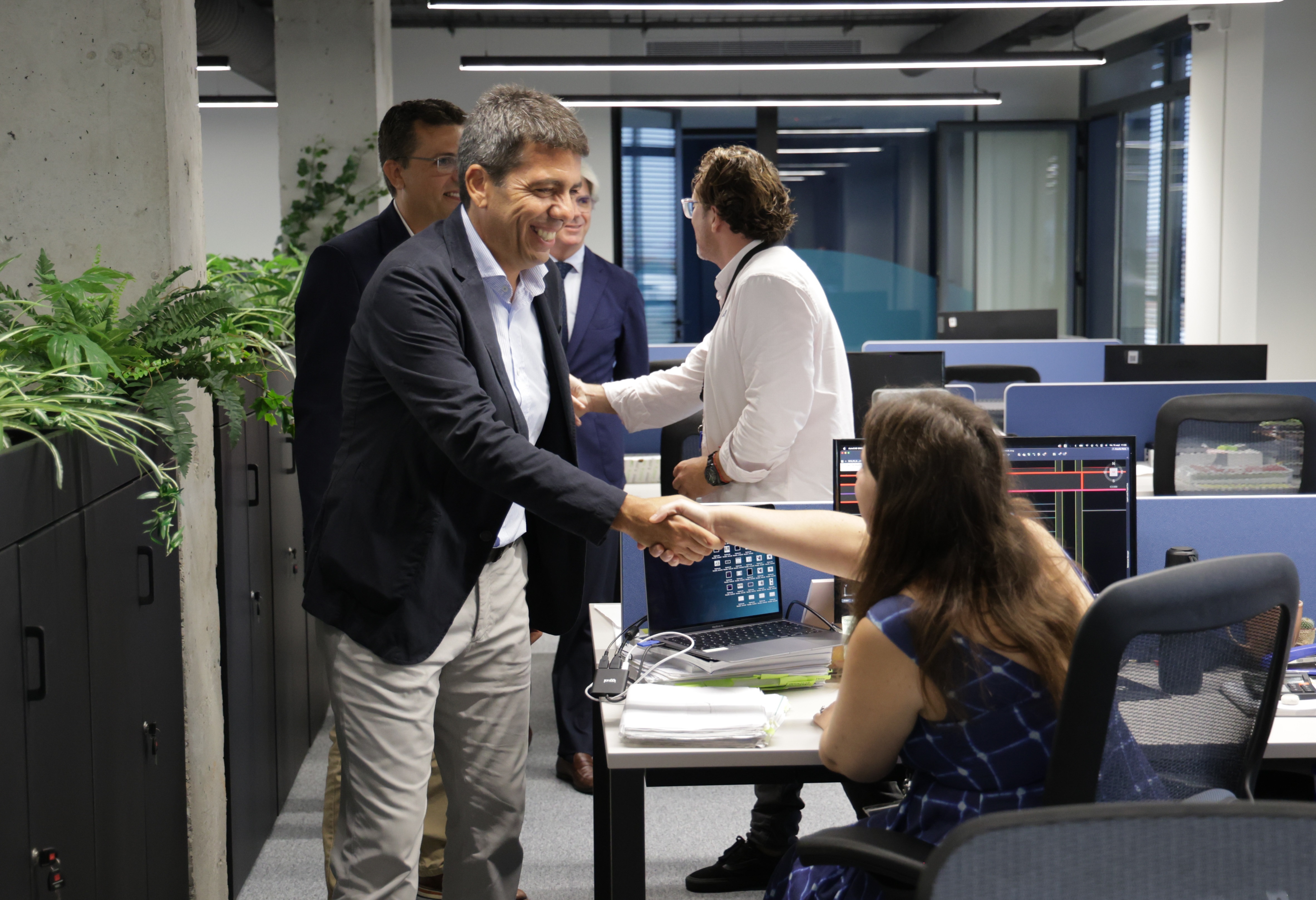 Mazón reafirma su compromiso de reforzar la inversión y de reducir impuestos y burocracia