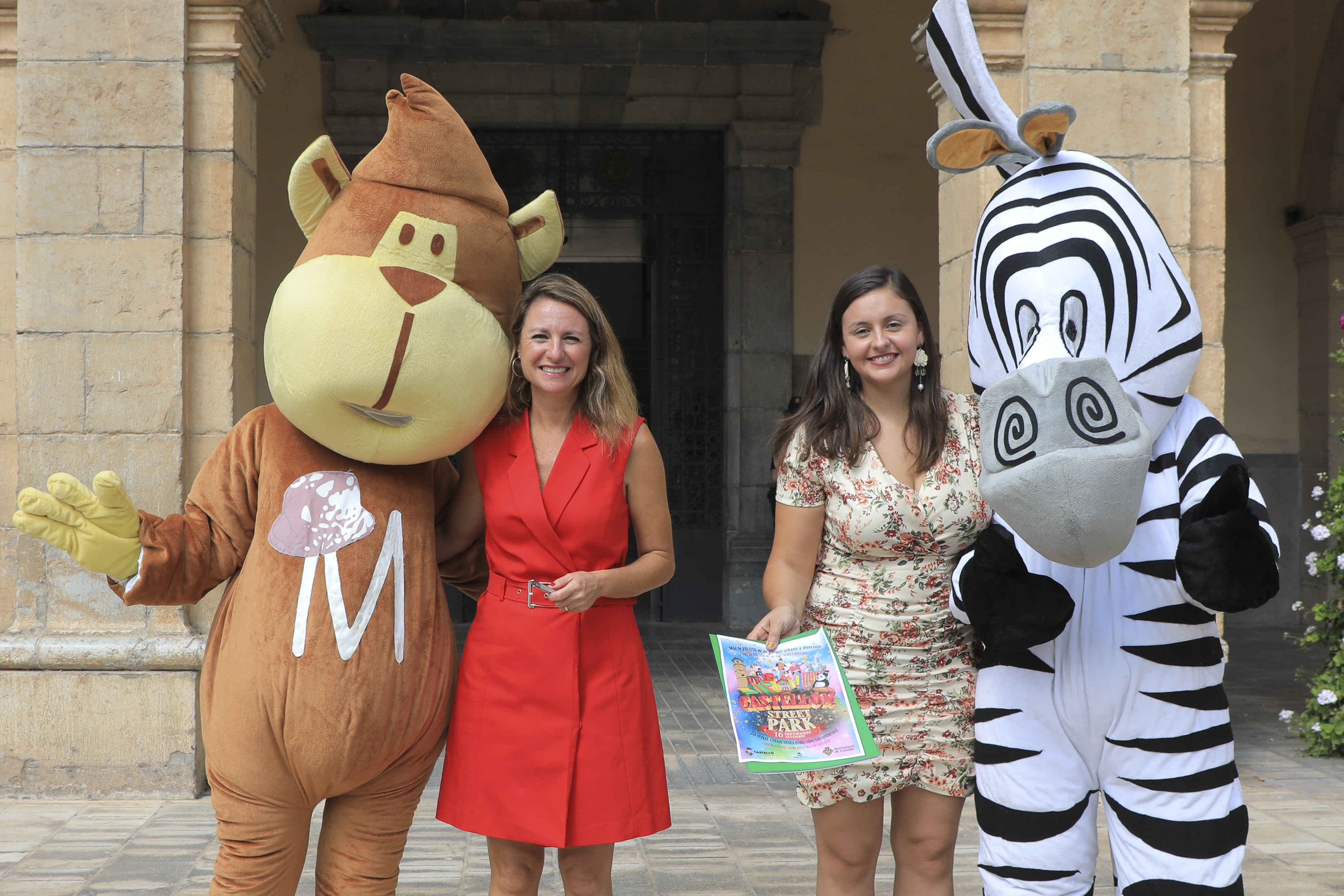 La vuelta al cole en Castelló: pasacalles, personajes de animación, colchonetas, hinchables y música