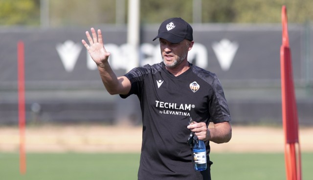 Schreuder: “No se nos sube a la cabeza haber ganado los tres primeros partidos”