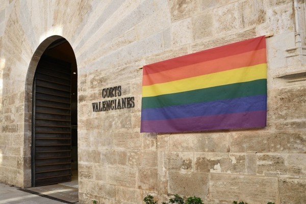 Compromís pide a la Mesa de Les Corts que blinde el apoyo a los derechos LGTBI