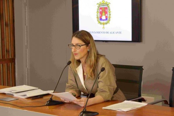 El PP de Alicante admite que ofrecer un curso de tarot para emprender era 'ridículo' y lo tilda de error