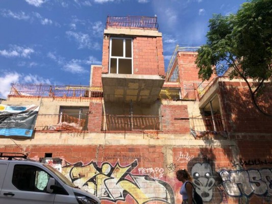 Alicante rescinde el contrato de finalización de las viviendas de El Portón entre críticas por la demora