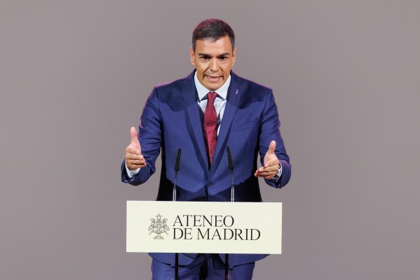 Sánchez da negativo en covid y retomará su agenda este viernes en un acto