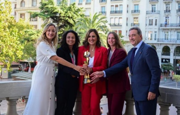 València homenajea a Andrés y Salón tras un Mundial “que nadie puede eclipsar”
